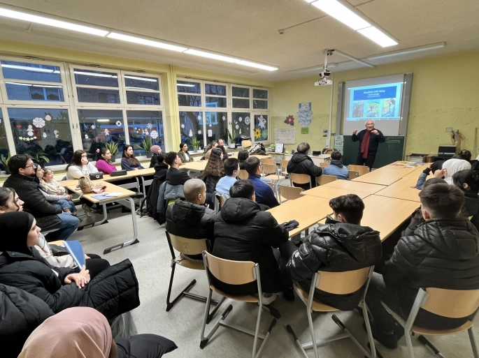 Aletta-Haniel-Gesamtschule’de Yücel Feyzioğlu ile Edebiyat Akşamı