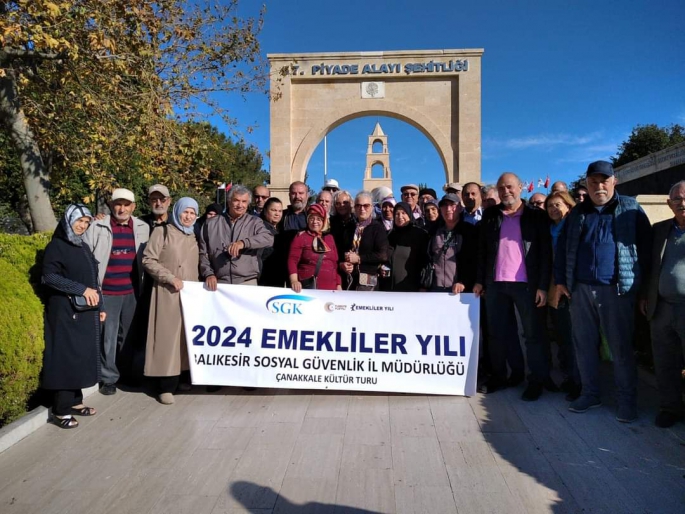  BALIKESİRLİ EMEKLİLER  ÇANAKKALE RUHUNU HİSSETTİ